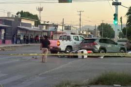 Elementos de Seguridad Pública acordonaron la zona para permitir el trabajo de peritos y rescatistas.