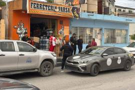El hallazgo ocurrió en una bodega del establecimiento, luego de que una persona ingresara al notar la ausencia del propietario y encontrara la escena.