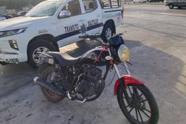 Los filtros de vigilancia revisan que los motociclistas porten casco, placas y documentación vigente.