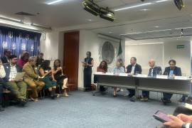 Integrantes del colectivo FUUNDEC-FUNDEM exigen al alto comisionado de la ONU mayor intervención ante la crisis de desapariciones.