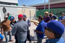 El IMSS en Coahuila recibió a un grupo de personas que acudió al Hospital General de Zona No. 7 de Monclova para plantear inquietudes sobre la atención médica.