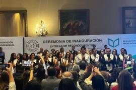 Autoridades participaron en la inauguración del Instituto de Innovación Profesional Oyervides, donde también se celebró la graduación de la primera generación de especialistas.