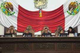 El diputado Alfredo Paredes (segundo de izq. a derecha), informó que el proceso de subasta de Altos Hornos de México inició formalmente el 19 de enero y que la audiencia de subasta está programada para el próximo 2 de marzo en el juzgado concursal.