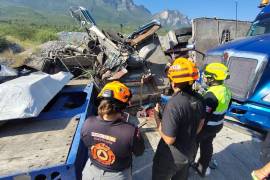 Protección Civil de Nuevo León acudió al kilómetro 80 de la autopista Saltillo-Monterrey para atender el accidente.