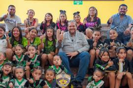 El Gobierno Municipal otorgó apoyos y material deportivo a escuelas y equipos para mejorar las condiciones de práctica segura del deporte.