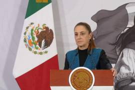 La jefa del Ejecutivo destacó que el fortalecimiento del sistema contempla mayor abasto de fármacos, atención con calidad humana y la creación de un expediente médico único por persona.