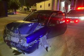 El accidente ocurrió durante la madrugada a la altura de la colonia Vicente Guerrero, donde un automóvil perdió el control y se estrelló de manera frontal contra la división de concreto.