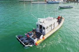 La Marina informó que desplegó a nadadores de emergencia en el zona para ejecutar el rescate.