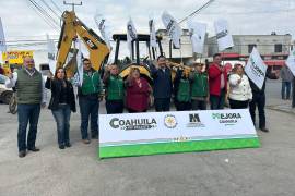 Autoridades municipales dieron el banderazo de arranque a las obras de pavimentación en las calles Jacarandas y Tulipán, en la colonia Elsa Hernández de Monclova.