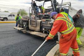 La rehabilitación del bulevar Nazario S. Ortiz Garza avanza con un 40 % de progreso, asegurando una vía más segura para cientos de conductores diarios.