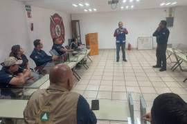 Elementos de Protección Civil y Bomberos participaron en un curso sobre seguridad eléctrica en Torreón.