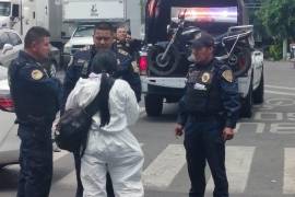 A ambos detenidos, junto con la droga y los demás objetos asegurados, los trasladaron ante el agente del Ministerio Público.
