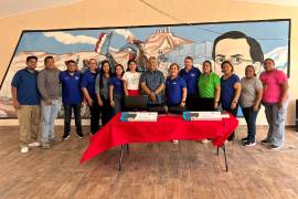El alcalde Víctor Manuel Leija Vega entregó nuevas computadoras a la Escuela Primaria Ignacio Zaragoza.