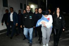 La noche del sábado fue entregado a sus padres el bebé que fue encontrado en el municipio de Valle de Chalco.