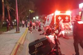 Elementos de Vialidad y cuerpos de auxilio acudieron al periférico Raúl López Sánchez para atender el choque del autobús.