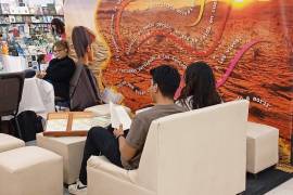 Asistentes a la Feria Internacional del Libro de Coahuila aprovecharon los espacios de lectura y exhibición instalados en el Centro de Convenciones de Torreón.