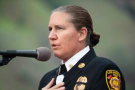 La jefa de bomberos Kristin Crowley también defendió las tácticas del LAFD, afirmando que necesitaba ser estratégico en el despliegue.