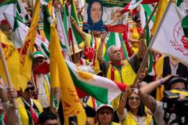 La protesta, organizada por la Organización de Comunidades Iraní-Americanas (OIAC), también tuvo como objetivo condenar el aumento de ejecuciones que han tenido lugar bajo el mandato de Pezeshkian.