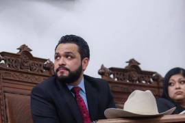 Alberto Hurtado afirma que un reducido número de constructoras acapara contratos del Municipio.