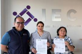 La dirigente estatal del PAN acudió al Instituto Electoral de Coahuila para presentar la queja formal por presuntos actos anticipados de campaña de precandidatos de Morena en diversos distritos.