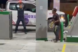 Policías acudieron al sector de Bordo Norte tras el reporte de un hombre armado con un machete, en Piedras Negras.