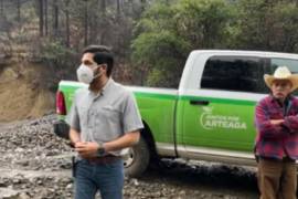 El alcalde de Arteaga, Ramiro Durán, informó desde la comunidad de San Rafael de los Montalvo, sobre la carretera a Los Lirios, se registraron deslaves sobre varios puntos después la fuerte lluvia y granizo