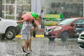 Autoridades municipales exhortaron a la población a mantenerse atenta a los reportes climatológicos oficiales.