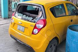 Por intentar evitar el robo de su taxi, un trabajador del volante fue herido con arma blanca en la colonia Francisco Villa.