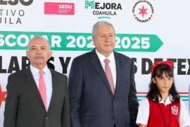 El secretario de Gobierno, Óscar Pimentel y el alcalde José María Fraustro Siller pusieron en marcha el ciclo escolar 2024-2025 en la Primaria Francisco Zarco.