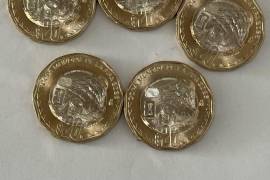 Aficionados y coleccionistas recorren bancos de Saltillo en busca de monedas conmemorativas del Mundial 2026.