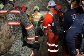 La Coordinación Nacional de Protección Civil informó que Francisco Zapata Nájera sigue atrapado mientras continúan las maniobras