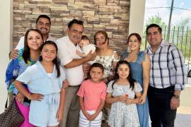 Carlos Niño Aguirre, de 64 años, enfrenta un nuevo proceso de rehabilitación después de perder la movilidad del lado izquierdo de su cuerpo tras sufrir un infarto cerebral.