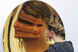 El otrovertido es capaz de interactuar eficazmente en un grupo, pero sintiéndose separado de la experiencia colectiva, adoptando la posición de un observador que toma distancia en lugar de participar.
