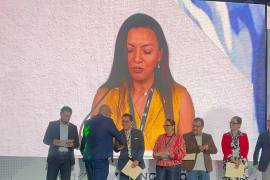 Médicos intensivistas de la UMAE Hospital de Especialidades No. 71 del IMSS, en Torreón, recibieron el Premio a la Investigación COMMEC 2026.