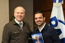 : Kalionchiz (izq) reafirmó su compromiso de mantener contacto directo con la comunidad.