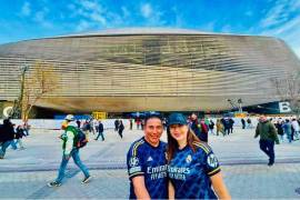 Mónika Zertuche y su esposo asistieron a un encuentro de la Champions League , en el estadio Santiago Bernabéu, en Madrid.