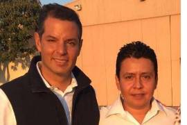 Jorge Zárate Medina (der.) fue director del Instituto Catastral de Oaxaca en la Administración de Alejandro Murat Hinojosa (izq.).