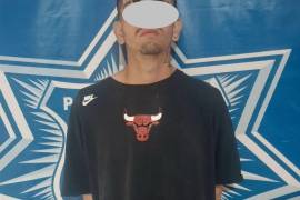 El joven de 20 años fue asegurado junto con el arma blanca y trasladado a la Vicefiscalía de la Región Laguna para determinar su situación legal.