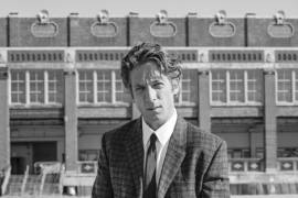 De manera improbable, White, de 34 años, lo logró, e impresionó a los críticos y sobre todo a Springsteen.