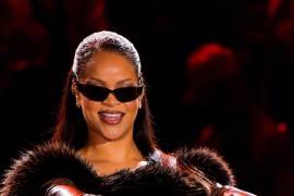 Estrella. La fundadora de Fenty Beauty confesó que extrañaba actuar en vivo y recibió una ovación durante su sorpresiva aparición en el Yankee Stadium.