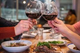 Se informó que el ticket promedio de una familia de cuatro personas fue de hasta 3 mil 500 pesos y 4 mil 500 pesos a quienes compraron botellas. FOTO: