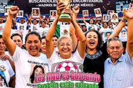 Madres buscadoras utilizaron elementos del futbol en la convocatoria para exigir justicia y mantener vigente la lucha por sus familiares desaparecidos.