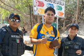 Un joven del municipio de Guadalupe pudo recuperar su cartera con todos sus documentos personales y dinero en efectivo gracias a la acción de uniformados de ese ayuntamiento, en Nuevo León.