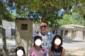 El joven radicado en Estados Unidos recorrió distintos sectores de Nava, Coahuila, su municipio de origen, para regalar mochilas y útiles escolares.