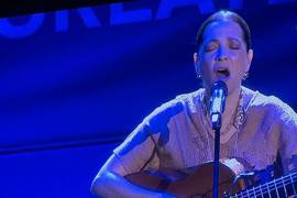 La cantante interpretó varias de sus canciones en la clausura de la Cumbre Mundial de Premios Nobel de la Paz, en Monterrey.