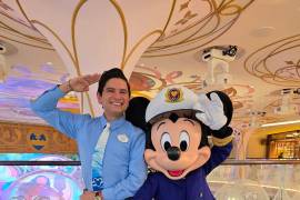 Regalo. César Alonso vivió la experiencia de participar en la apertura del primer crucero de Disney destinado al público asiático.