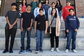 De los participantes, 14 realizaron el examen de manera presencial, mientras que 29 lo hicieron en modalidad en línea desde distintas regiones del estado.