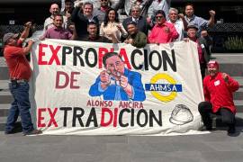 Los trabajadores de Altos Hornos acudieron a la Cámara de Diputados, en la ciudad de México, para exponer la problemática por la que atraviesan.