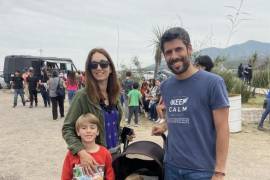 Carlos Medina, Julia Pujol y sus dos hijos Dídac y Damian, estuvieron en Monclova, para ver el eclipse.