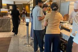 El hijo del ex presidente López Obrador fue visto en un hotel de lujo en Tokio, acompañado del diputado Daniel Asaf.